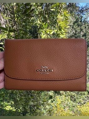COACH Medium Brown Pebbled Leather Trifold Envelope Wallet Tan w Gold Hardware